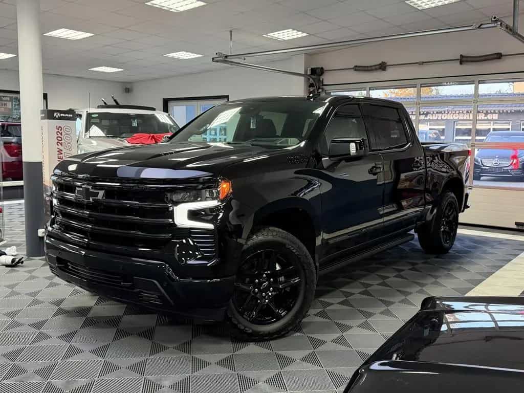 Chevrolet Silverado High Country Midnight Edition MY 25 6. null-photo-2