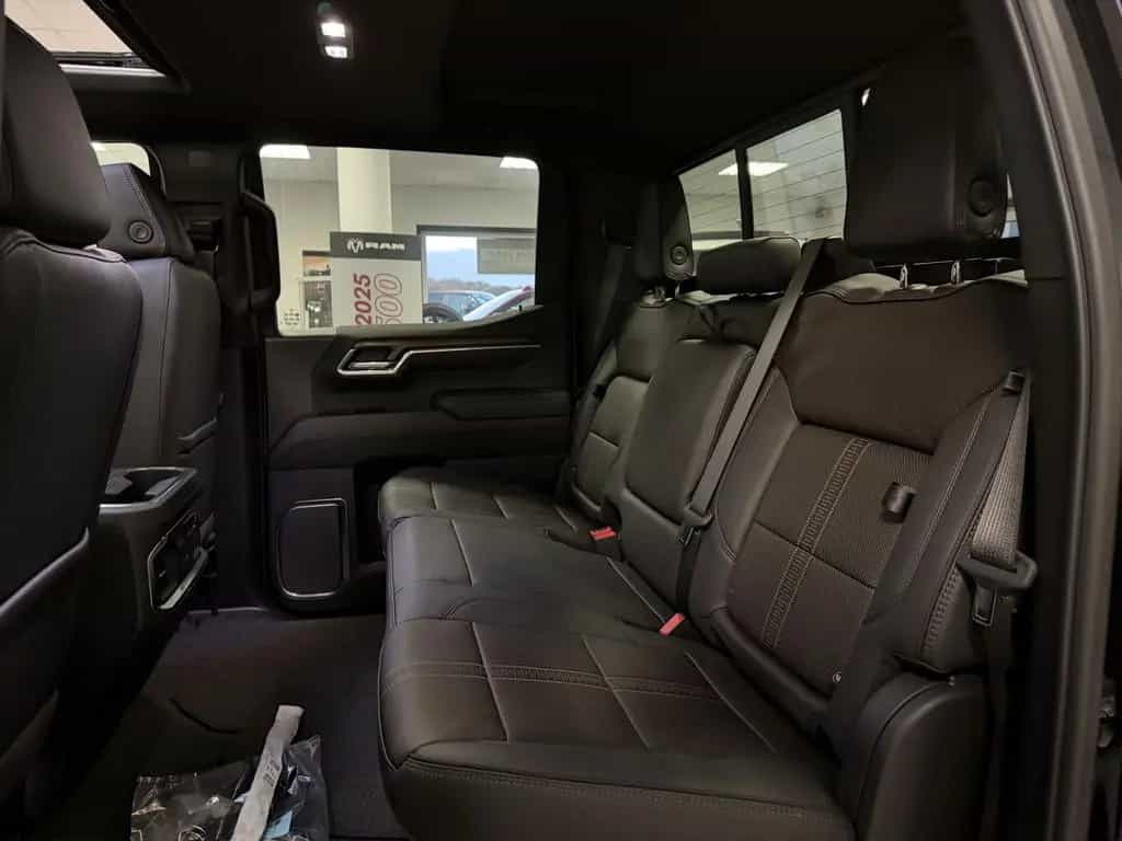 Chevrolet Silverado High Country Midnight Edition MY 25 6. null-photo-26