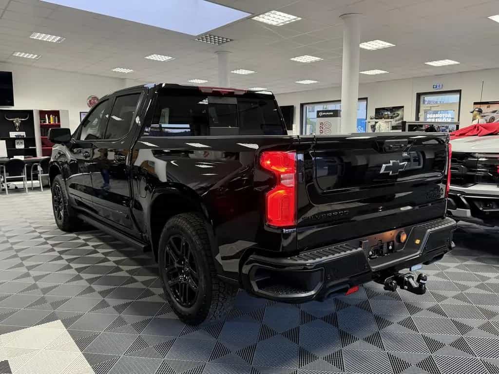 Chevrolet Silverado High Country Midnight Edition MY 25 6. null-photo-4