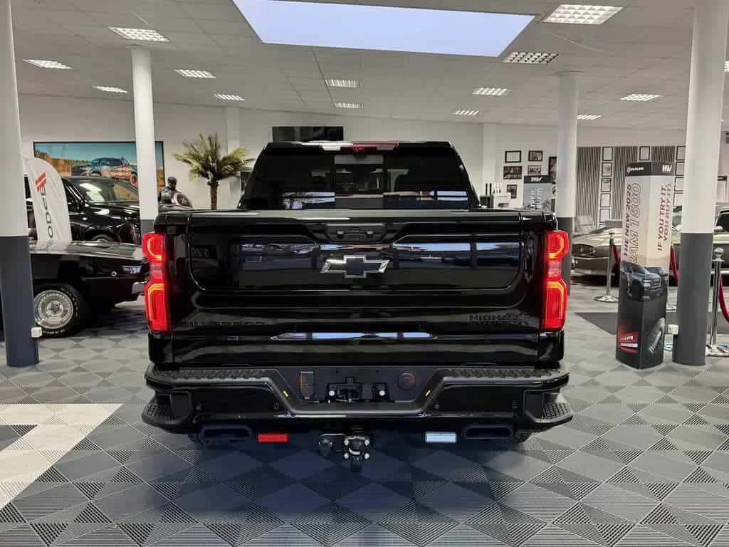 Chevrolet Silverado High Country Midnight Edition MY 25 6. null-photo-5