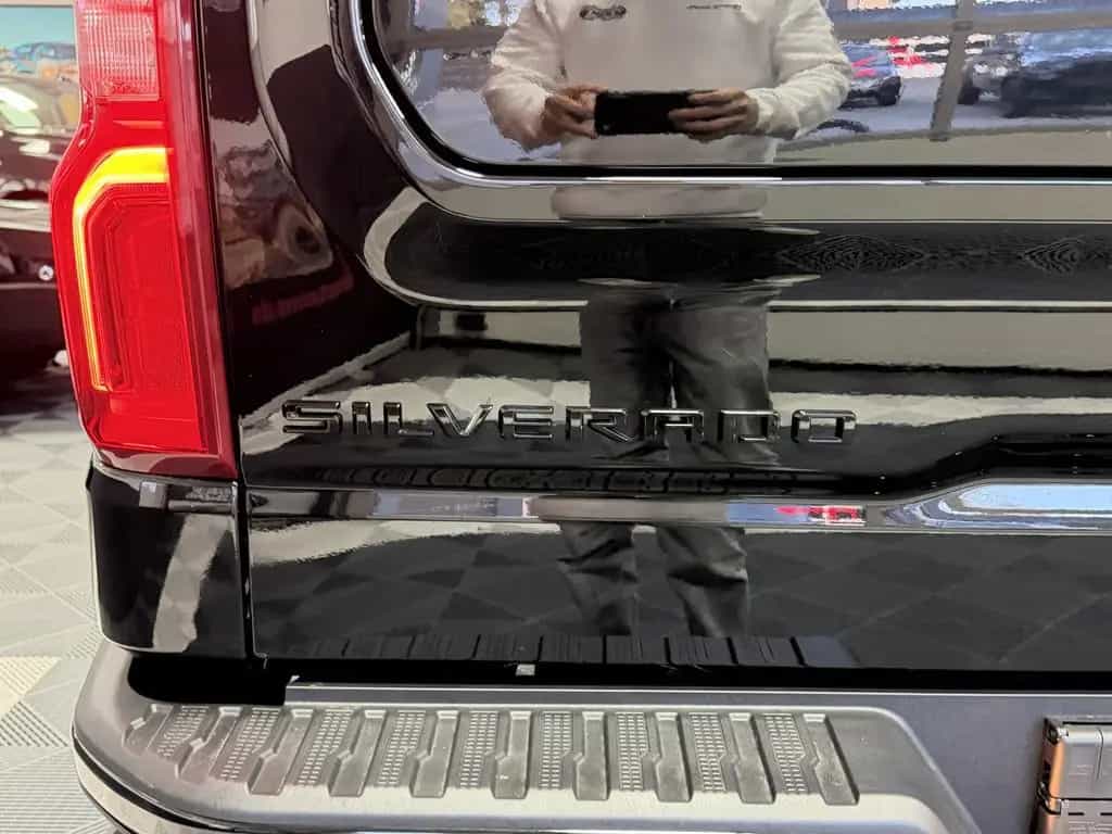 Chevrolet Silverado High Country Midnight Edition MY 25 6. null-photo-8