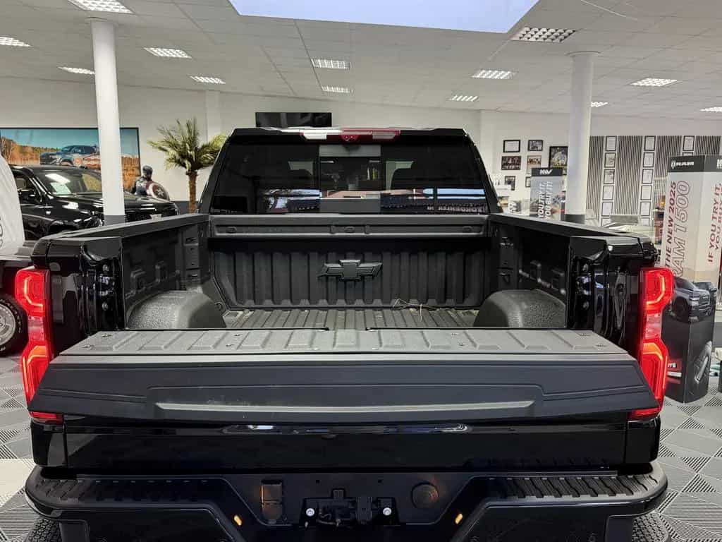 Chevrolet Silverado High Country Midnight Edition MY 25 6. null-photo-9