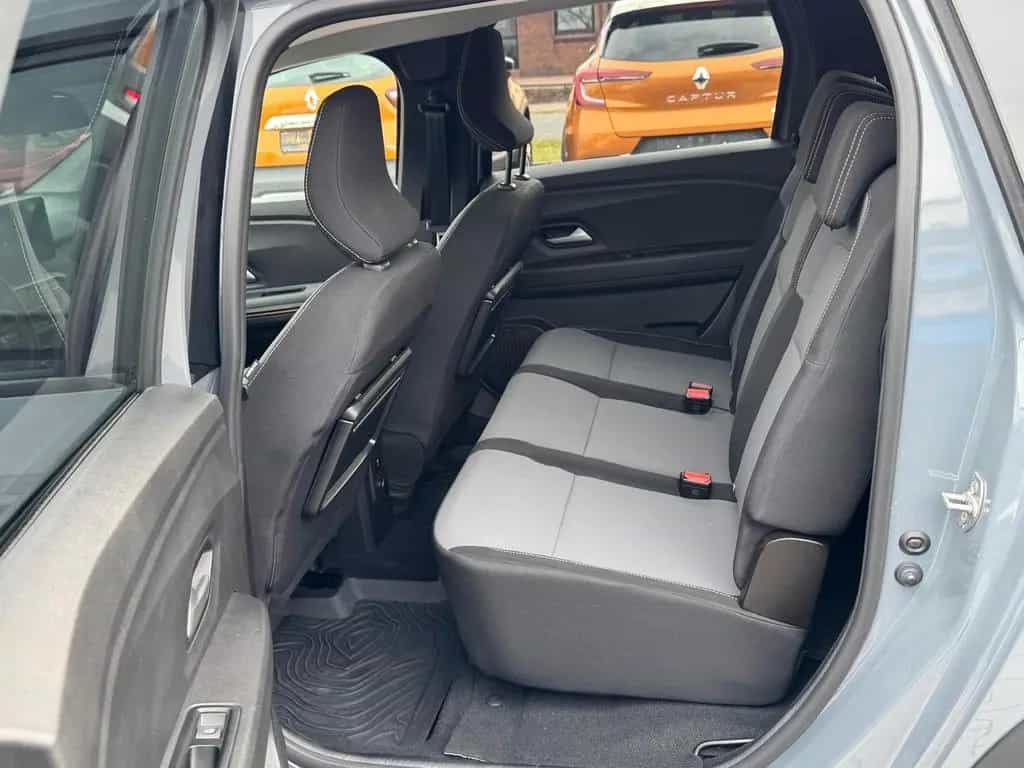 Dacia Jogger Extreme TCe 110 | 7 Sitze | KLIMA 12/2024-photo-13