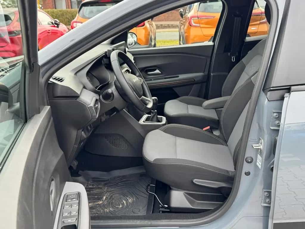 Dacia Jogger Extreme TCe 110 | 7 Sitze | KLIMA 12/2024-photo-16