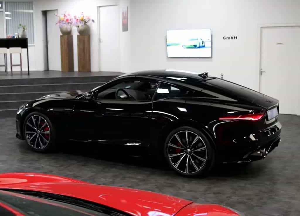 Jaguar F-Type Coupe P575 R AWD 75R Edition Black Black 07/2023-photo-3