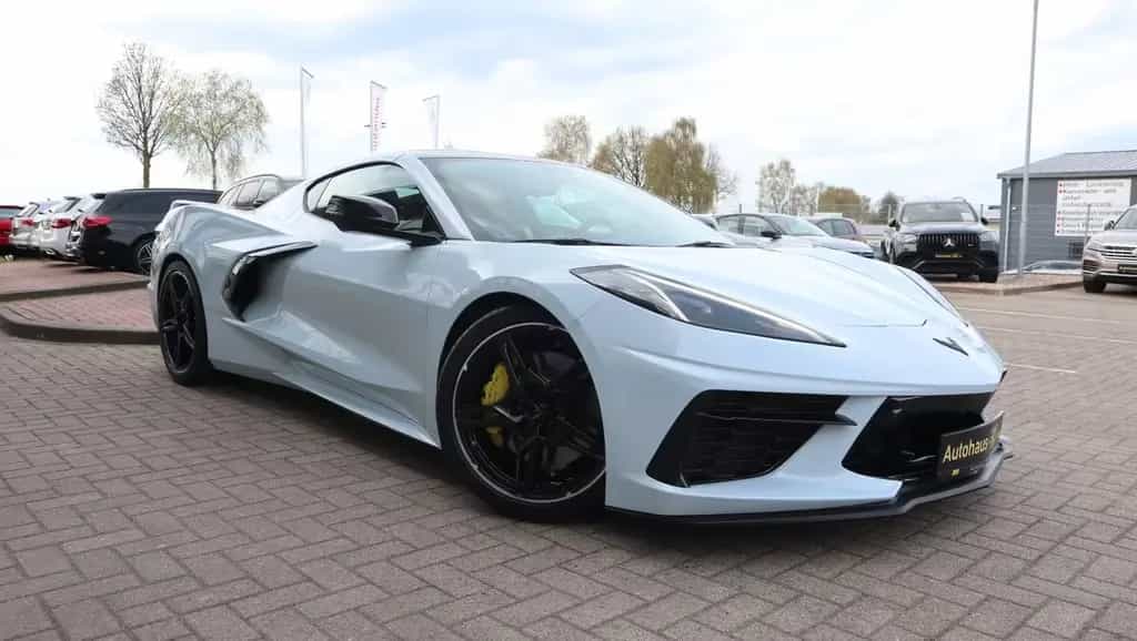 Corvette C8 6.2L V8 Stingray 3LT Coupe Targa 05/2023-photo-2