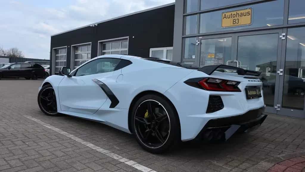 Corvette C8 6.2L V8 Stingray 3LT Coupe Targa 05/2023-photo-3