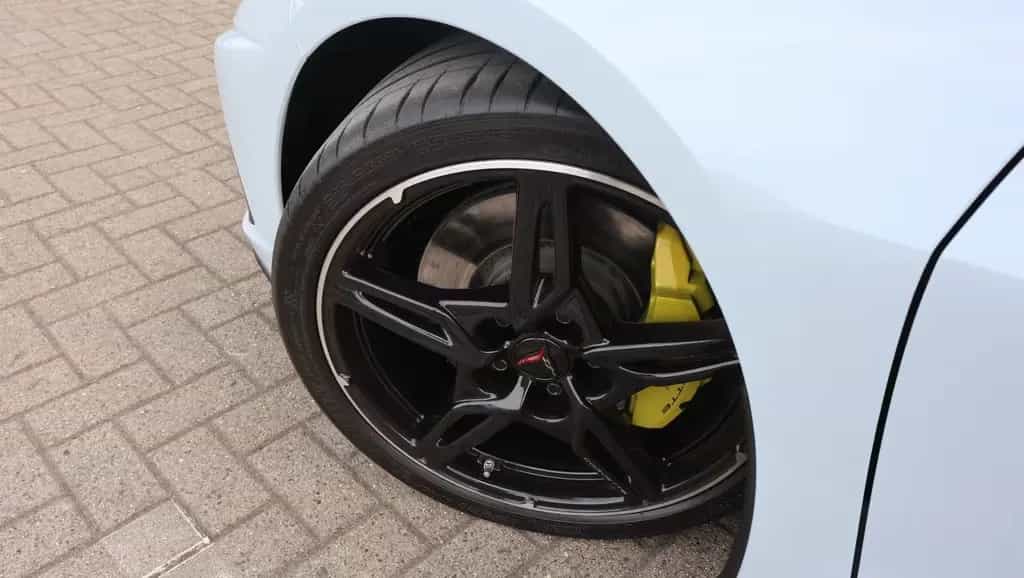 Corvette C8 6.2L V8 Stingray 3LT Coupe Targa 05/2023-photo-4