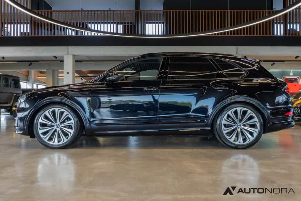 Bentley Bentayga V8 Mulliner Blackline Dynamic Ride Naim 11/2021-photo-16