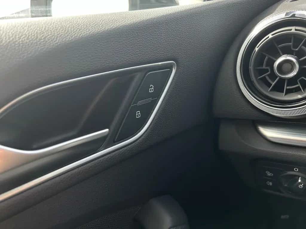 Audi A3 35 TFSI sport Stronic ACC Navi Kamera Xenon 05/2020-photo-12