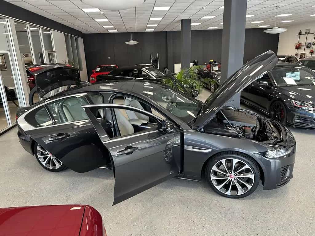 Jaguar XE R-Dynamic HSE|360°|Meridian|18-Wege|DAB+|19" 06/2019-photo-1