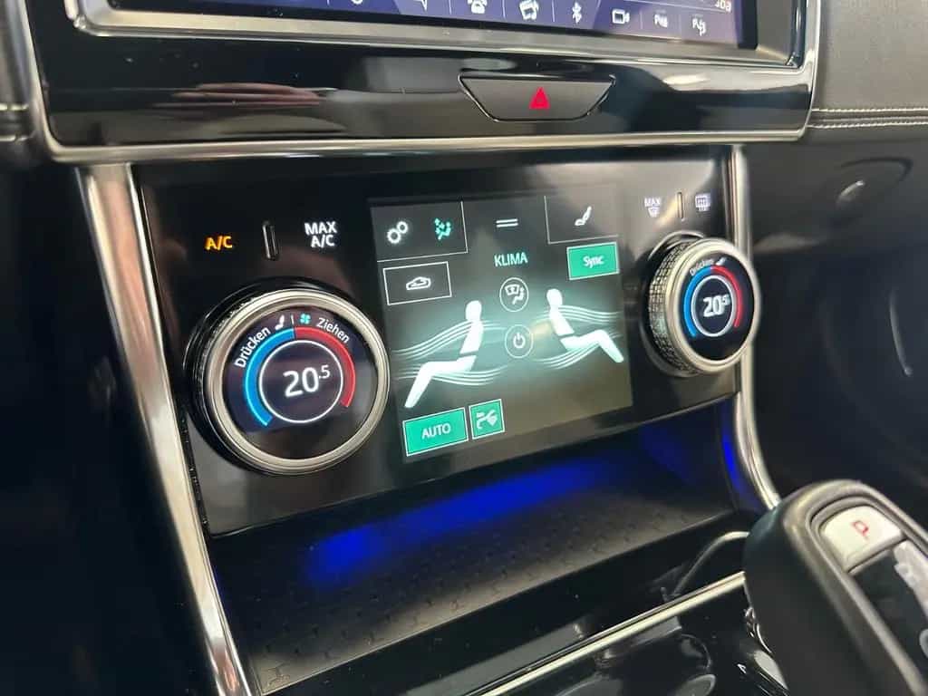 Jaguar XE R-Dynamic HSE|360°|Meridian|18-Wege|DAB+|19" 06/2019-photo-21