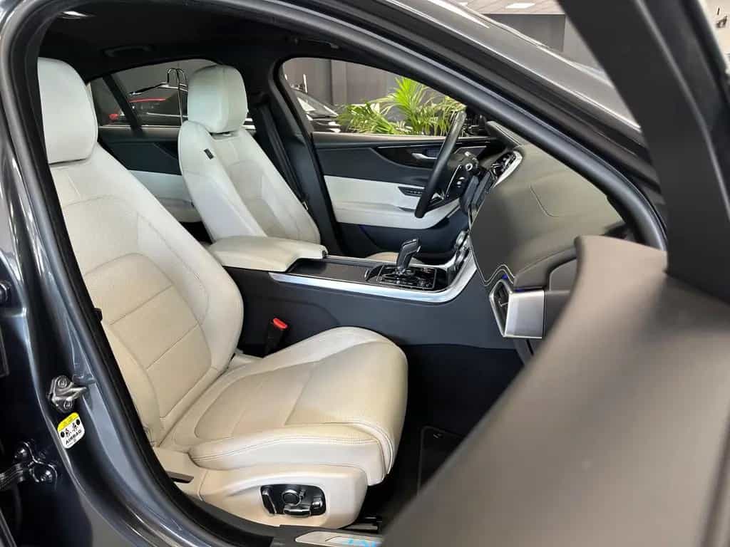 Jaguar XE R-Dynamic HSE|360°|Meridian|18-Wege|DAB+|19" 06/2019-photo-28