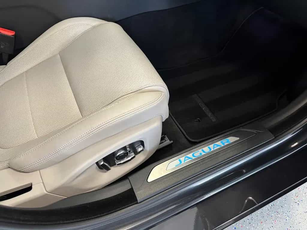 Jaguar XE R-Dynamic HSE|360°|Meridian|18-Wege|DAB+|19" 06/2019-photo-29