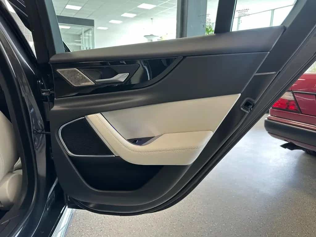 Jaguar XE R-Dynamic HSE|360°|Meridian|18-Wege|DAB+|19" 06/2019-photo-33