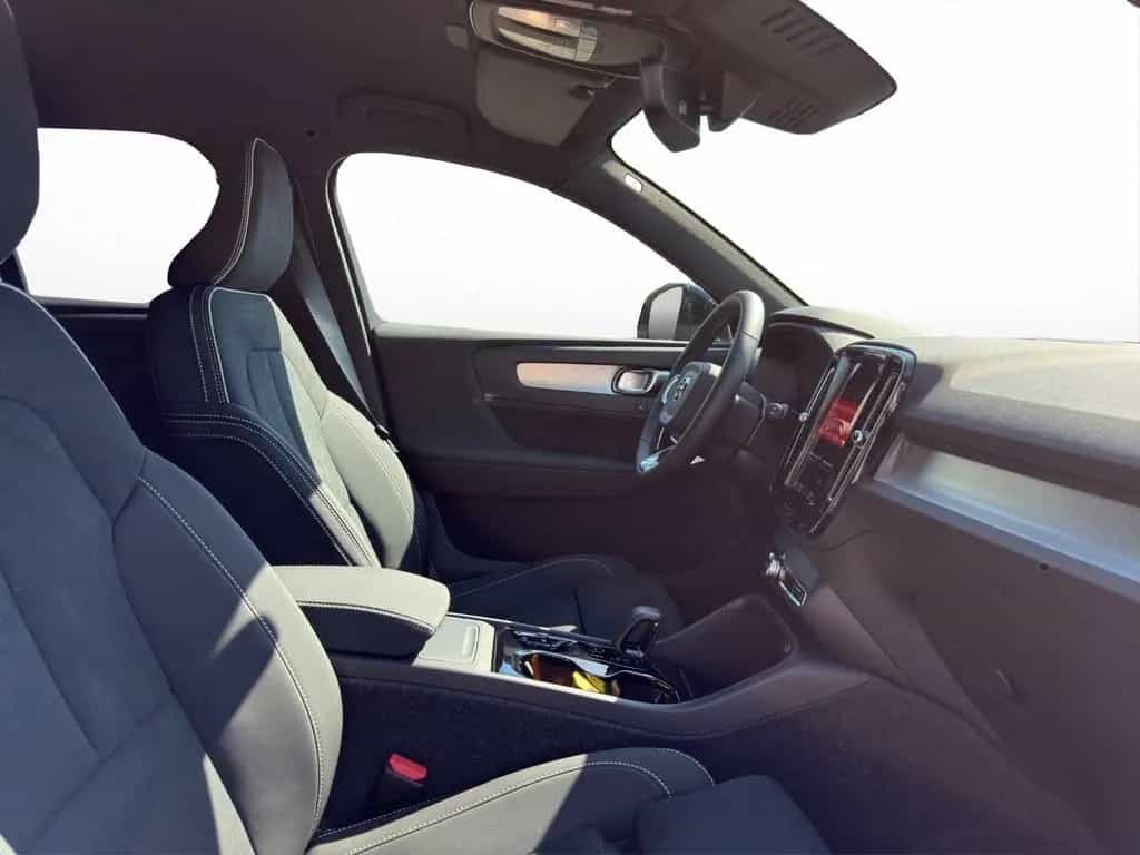 Volvo XC40 B3 Plus Black Edition 2WD null-photo-14