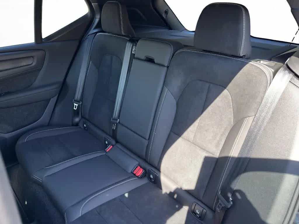 Volvo XC40 B3 Plus Black Edition 2WD null-photo-16