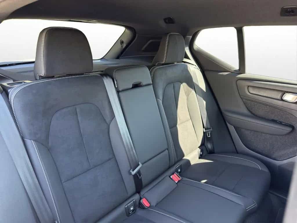 Volvo XC40 B3 Plus Black Edition 2WD null-photo-17