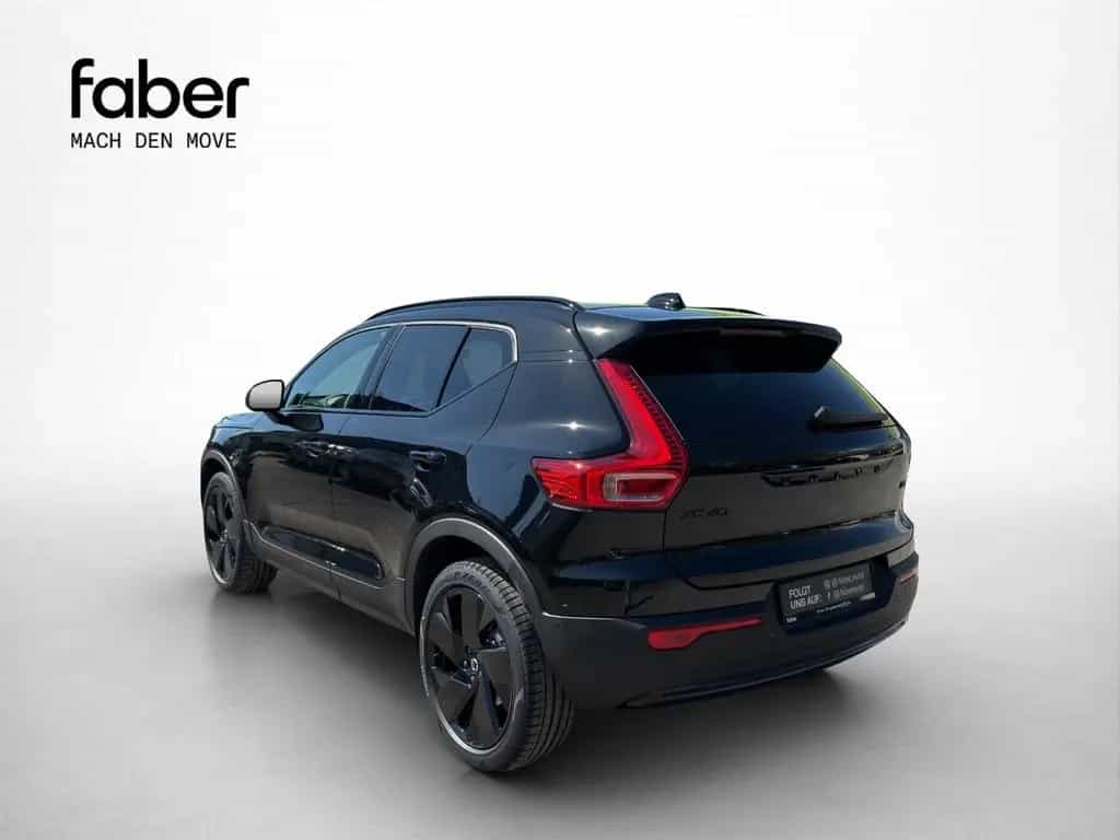 Volvo XC40 B3 Plus Black Edition 2WD null-photo-2