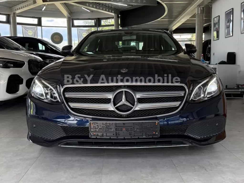 Mercedes-Benz E-Class 200 2.Hand Scheckheft 07/2017-photo-1