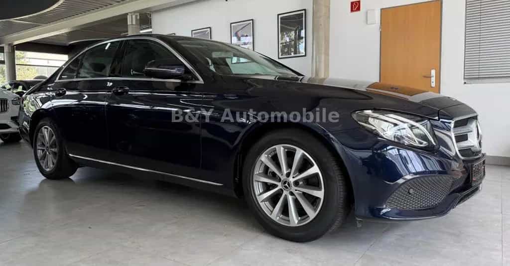 Mercedes-Benz E-Class 200 2.Hand Scheckheft 07/2017-photo-3