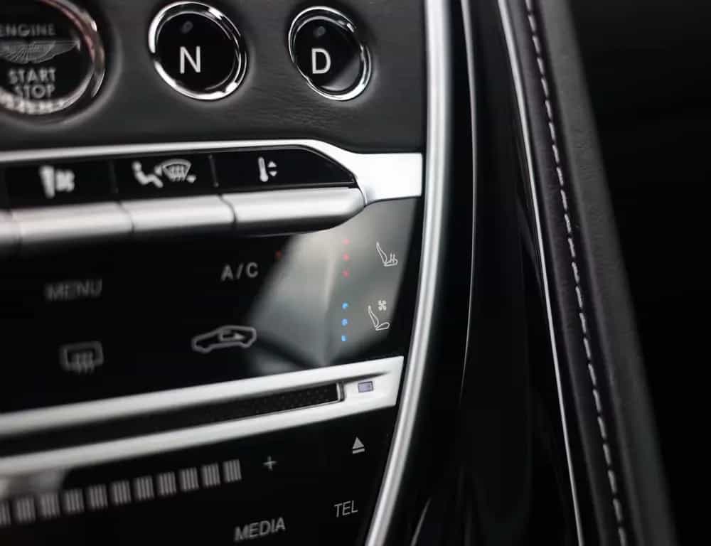 Aston Martin DB11 4.0 V8 11/2020-photo-25