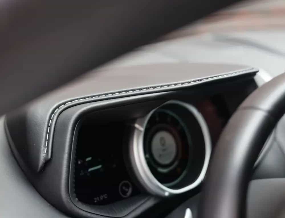 Aston Martin DB11 4.0 V8 11/2020-photo-33