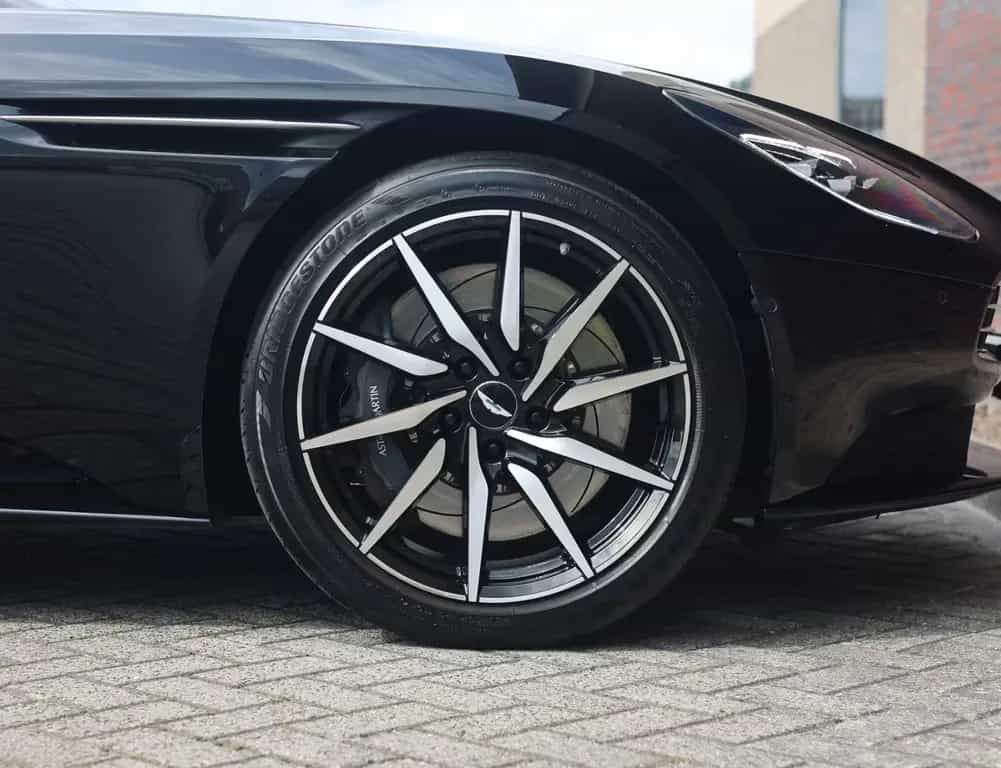 Aston Martin DB11 4.0 V8 11/2020-photo-43