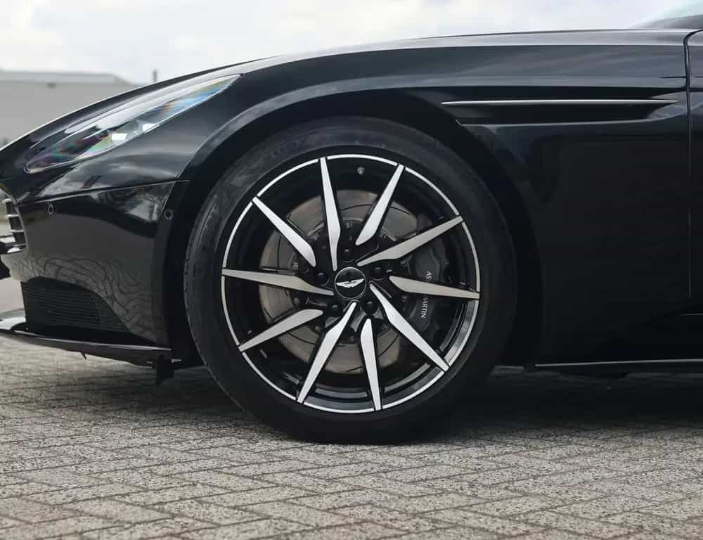 Aston Martin DB11 4.0 V8 11/2020-photo-44