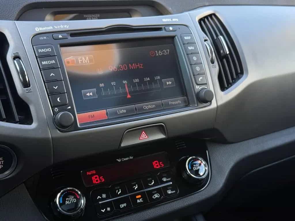 Kia Sportage 2WD I PanoI AHKI NaviI Garantie 11/2014-photo-26