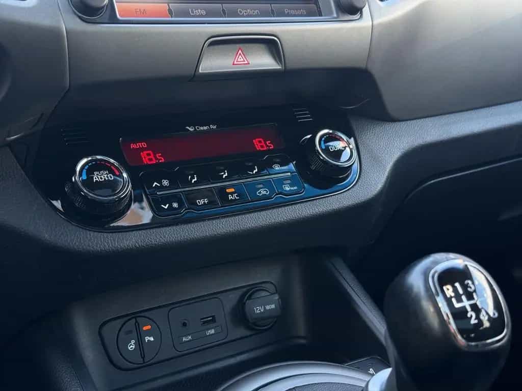 Kia Sportage 2WD I PanoI AHKI NaviI Garantie 11/2014-photo-27