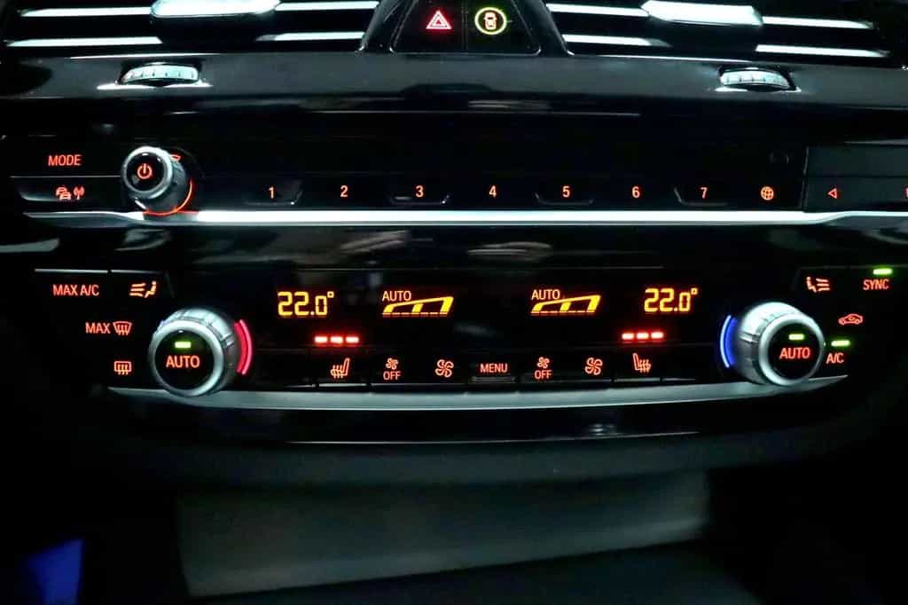 BMW 5 Series 530e Lim. Aut. Sport Line AHK KAMERA HEADUP NAV 07/2020-photo-16