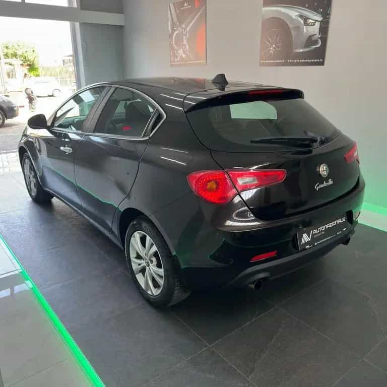 Alfa Romeo Giulietta 2.0 JTDm-2 140 CV Distincti 06/2011-photo-4