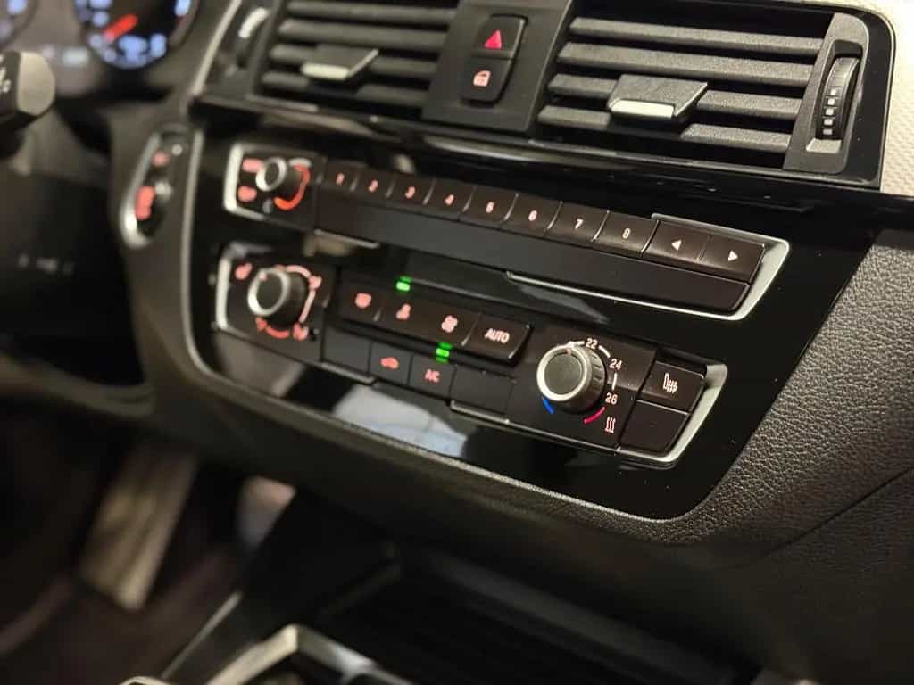 BMW 1 Series 120 i Edition M Sport Shadow 1.HAND*ACC*LED*NAVI 06/2019-photo-26