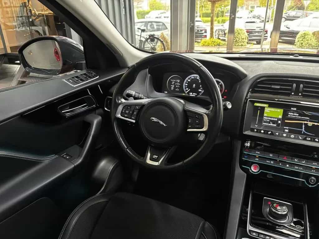 Jaguar F-Pace R-Sport 30d Bi-Xenon Temp. Pano STHZ R.C 05/2017-photo-7