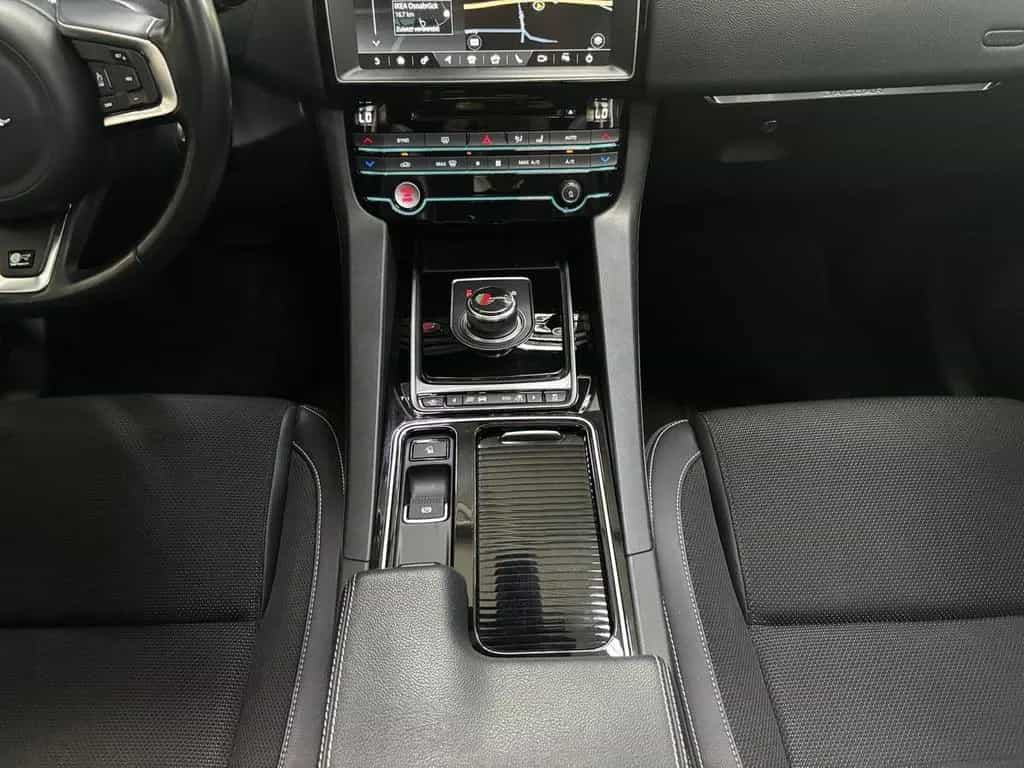 Jaguar F-Pace R-Sport 30d Bi-Xenon Temp. Pano STHZ R.C 05/2017-photo-9