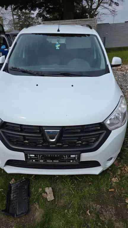 Dacia Lodgy 1.6 SCe 100 Stepway Stepway 07/2018-photo-0