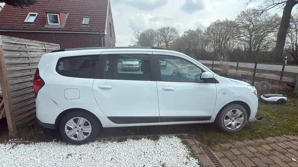 Dacia Lodgy 1.6 SCe 100 Stepway Stepway 07/2018-photo-1