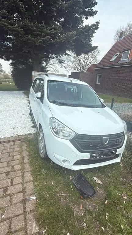 Dacia Lodgy 1.6 SCe 100 Stepway Stepway 07/2018-photo-2