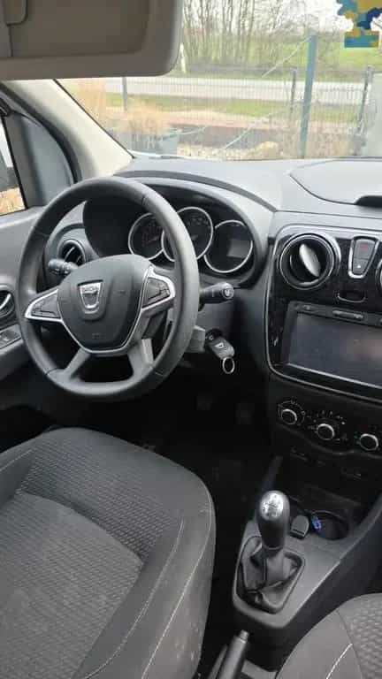 Dacia Lodgy 1.6 SCe 100 Stepway Stepway 07/2018-photo-3