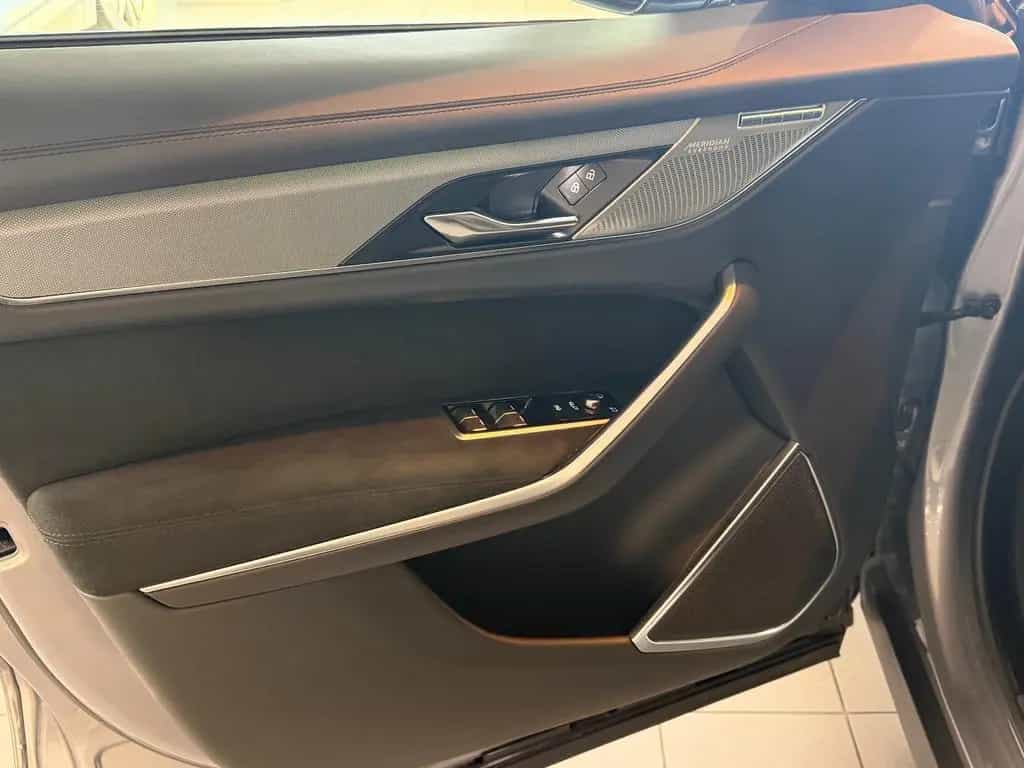 Jaguar F-Pace SVR /PANO/MERIDIAN/360°KAM/HUD/AMBIENTE 01/2022-photo-11