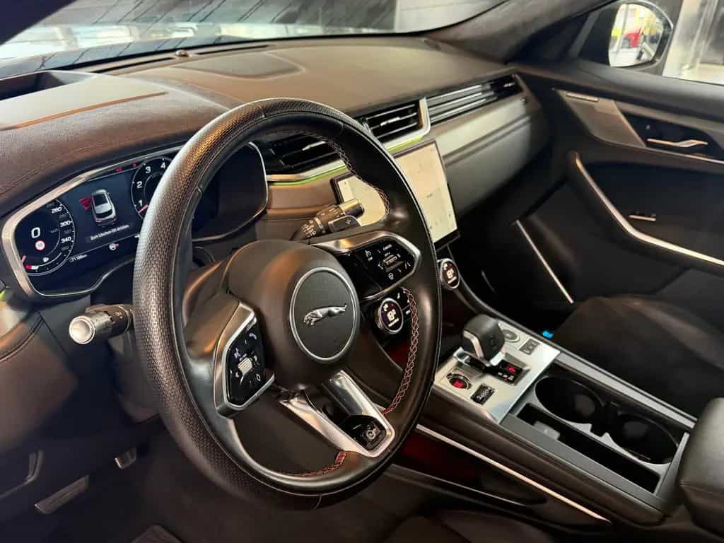 Jaguar F-Pace SVR /PANO/MERIDIAN/360°KAM/HUD/AMBIENTE 01/2022-photo-23