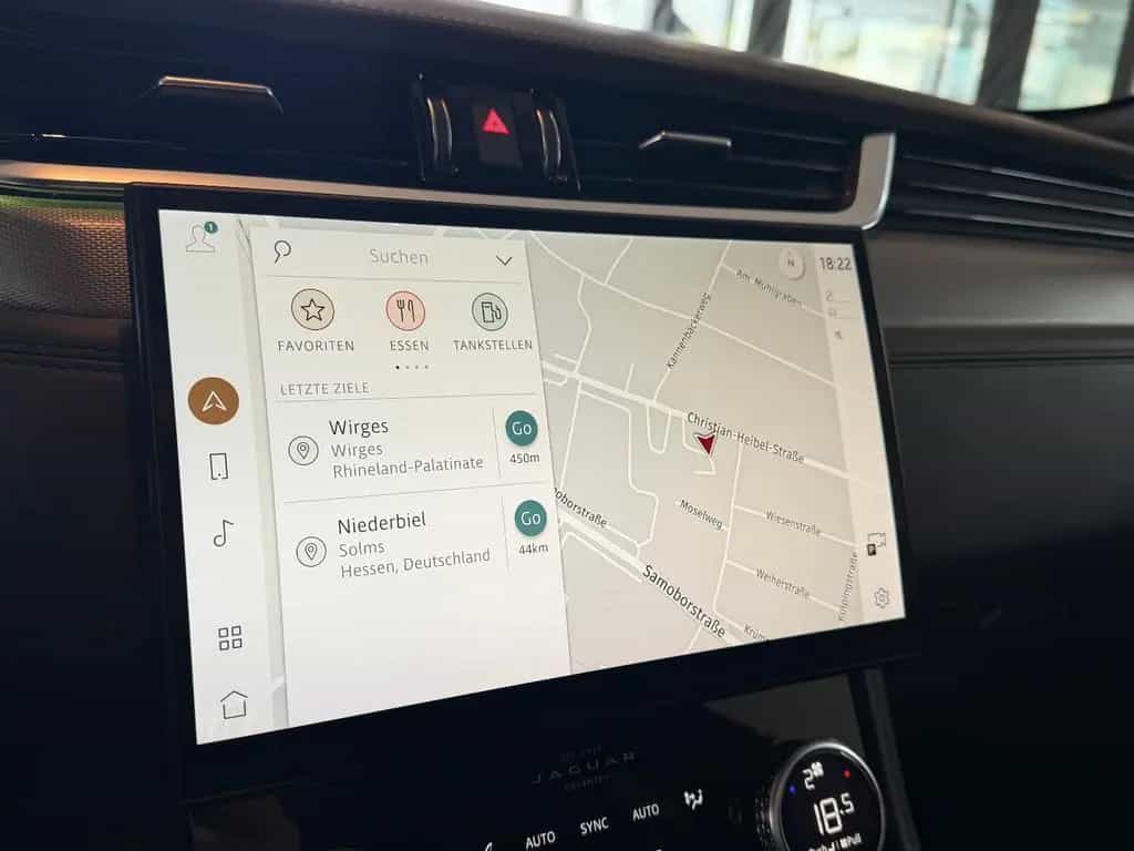 Jaguar F-Pace SVR /PANO/MERIDIAN/360°KAM/HUD/AMBIENTE 01/2022-photo-25