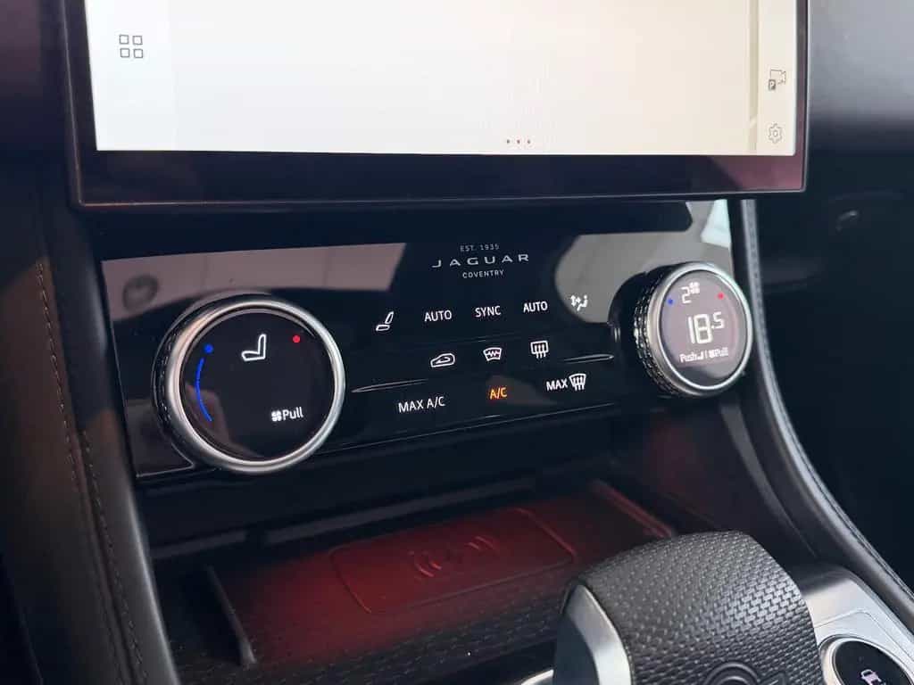 Jaguar F-Pace SVR /PANO/MERIDIAN/360°KAM/HUD/AMBIENTE 01/2022-photo-29