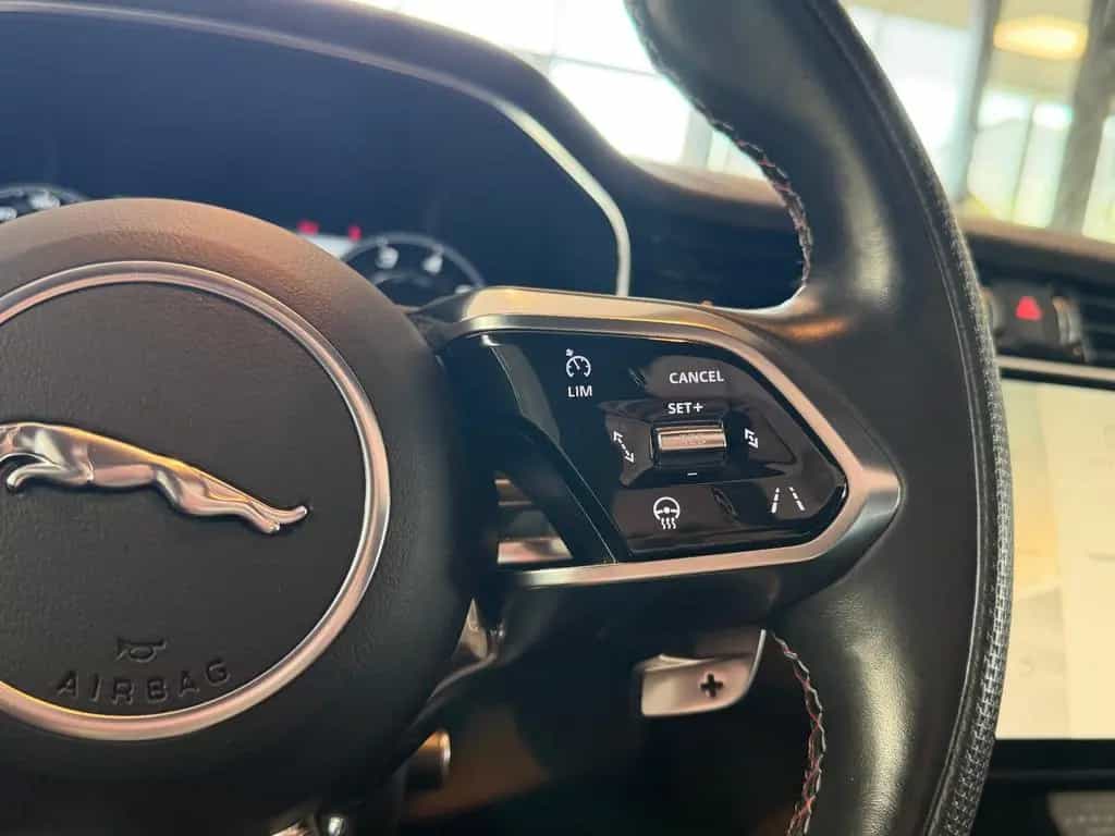 Jaguar F-Pace SVR /PANO/MERIDIAN/360°KAM/HUD/AMBIENTE 01/2022-photo-32
