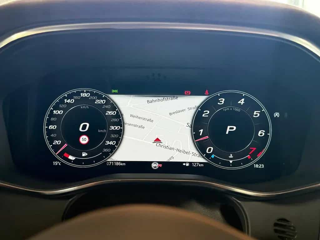 Jaguar F-Pace SVR /PANO/MERIDIAN/360°KAM/HUD/AMBIENTE 01/2022-photo-33