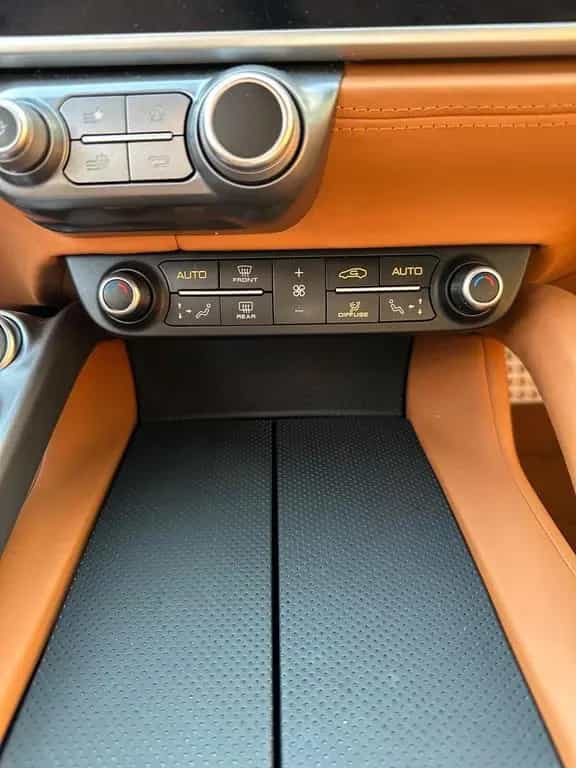 Ferrari GTC4 Lusso GTC4Lusso T 11/2017-photo-11