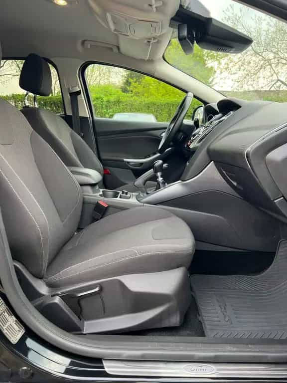 Ford Focus Turnier Titanium 02/2012-photo-11