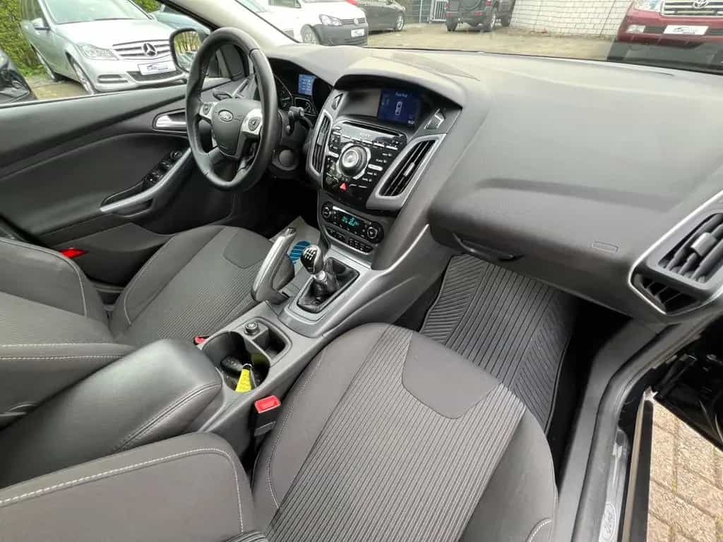Ford Focus Turnier Titanium 02/2012-photo-14