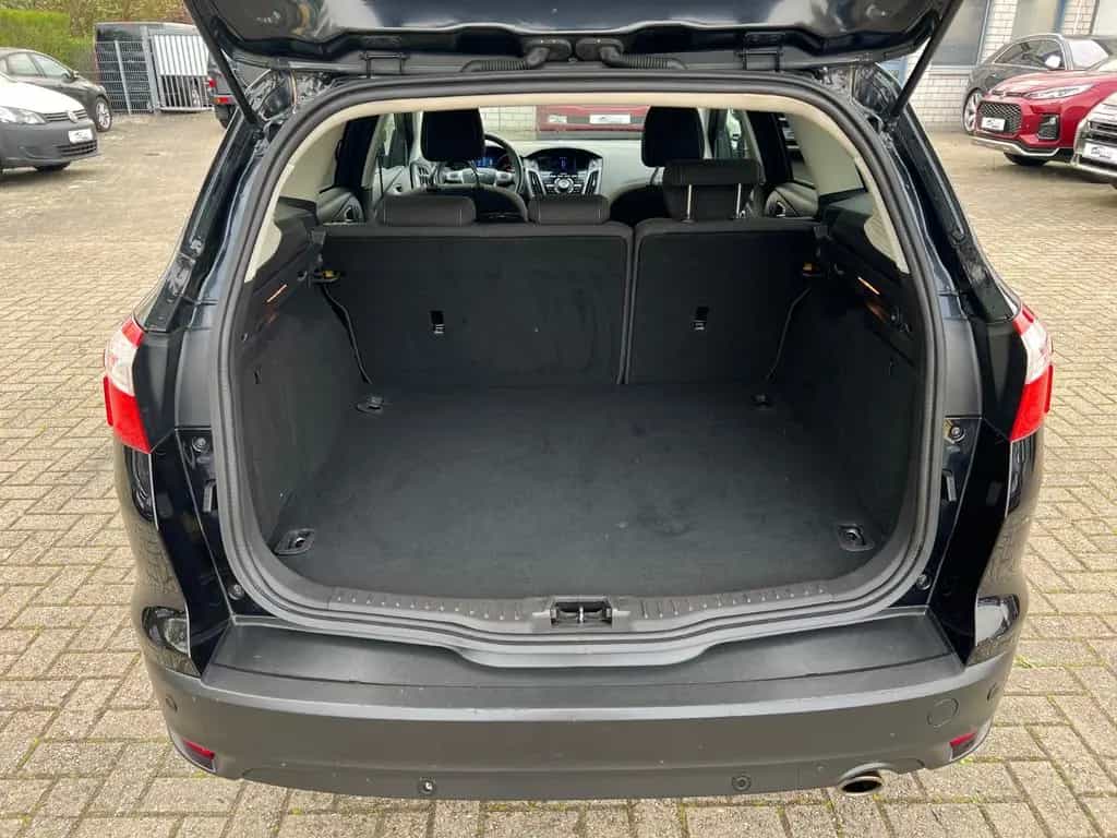 Ford Focus Turnier Titanium 02/2012-photo-18